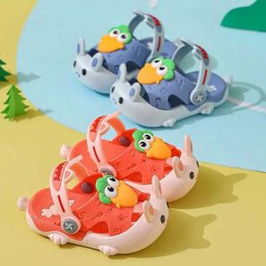 Slipper Sandalias Child Cartoon Sandals Boy Girl Summer Ny Soft Eva Non-Slip Kid Shoe In inomhus andningsbara tofflor Casual Beach Shoe Y240423