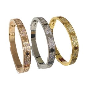 Designer versatile oro oro largo edizione ampia bracciale All sky stella per donne placcate con artigianato da 18k rose full diamond micro set ti5l