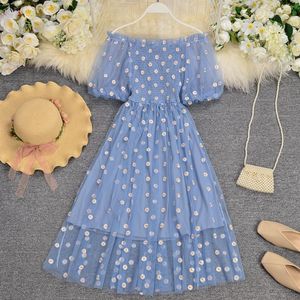 Färsk Daisy Dress for Women Summer Western Style Bubble Sleeve broderad av axeln