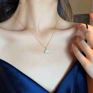 Fashion Luxury Blgarry Designer Necklace White Fritillaria Fan Necklace Female Accessories Small Skirt Collarbone Chain Jewelry with Logo and Gift Box