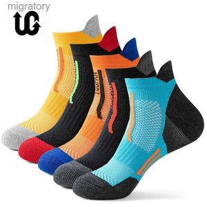 Herrstrumpor Ugupgrade - Mens Professional Outdoor Socks Outdoor Basketball Accessories Astronomiska svamphanddukar Non Slip Breattable Running Använd YQ240423