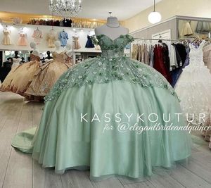 Mint Green Floral Lace Flowers Flores Madeiradas Quinceanera Vestidos Laceup Corset do espartilho em camadas para o ombro para Sweet 15 Girls Party8418472