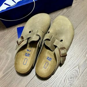 Dhgate Designer Slipper Schieberegler Herren Schuh für Frauen Luxurys Slide Mule Summer Sandale Suede Cork Bostons Clog Celtics Flat Heel Slipper Lederschuhe Strand Sandal Sandale