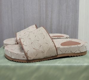 Designer Sandals Donne Slifori Slide spesse con pannelli da casa in moda con soft con soft con soft in scatola che indossano le infradito sulla spiaggia 36-42