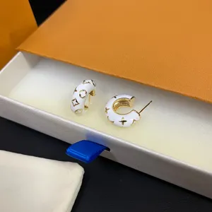 Designerörhängen Blomarmband för män som öppnar kvinnor Bangles Elegant modearmband Designer Armband med V Letters Jewelry