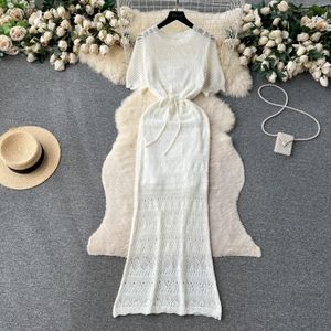 Chic Nische Retro Hollow Häkeln gestrickte Strickanzug Frauen Schlanker fit schlanker eleganter Scheidefischschwanz Kleid