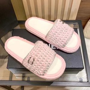Venda de boa qualidade Mulher chinelos de moda praia chinelos grossos plataforma alfabeta sandálias lisadas altas slides slipper99077005