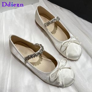 Frauen Wohnungen Mary Janes lässige Strasssteine Frühling Fashion Frauen Schuhe Ballett Flachrutsche Damen außerhalb Sandalen Schuhe 240412