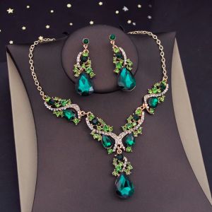 Colares lindos conjuntos de jóias de cristal para mulheres Brincos de colar de gargantilha de luxo Conjunto de vestidos de noiva Acessórios para colar de fantasias