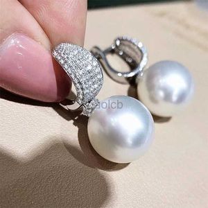 Dangle Chandelier Huitan Luxury CZ Imitation Pearl Earrings for Women Silver Color Temperament Elegant Lady Earrings Wedding Party Fashion Jewelry d240323