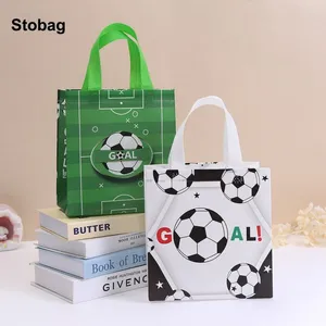 ストレージバッグStobag 12pcs不織布バッグフットボールボーイファブリックギフトパッケージキッズバースデー防水再利用可能なポーチパーティーの恩恵