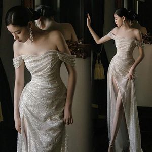 2024 Berta sexy Off Schulter Meerjungfrau Brautkleider Spitze 3D -Applique Backless Custom Made Brautkleider Robe de Marie Weiße Paillettenbling -Brautkleider