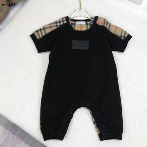 Helt nyfödda Jumpsuits Front och bakre skarvning Design Småbarnskläder Storlek 59-100 cm Baby Crawling Suit Spädbarn Bodysuit 24April