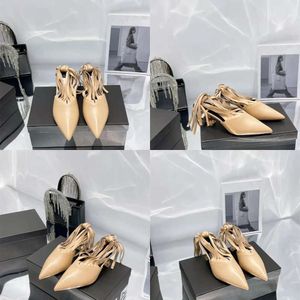 Dekoration Tassel Kvinnor Sandaler pekade Toe Super Med High Heels Stilettos T Show Runway Summer Designer Shoes