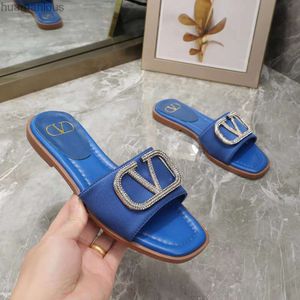 高品質のVlogoo Valent Sandal Designersipped Slipper 2024 Crystal Stud Flops Slippers Leather Flat One-One-One Bottomed Flip 1Qho