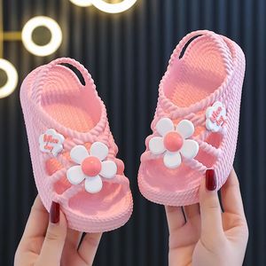 Sommar i åldern 28 barn tofflor blomma mönster lithe komfortsandal för flickor nonslip Seabeach Flip flops hem barn skor 240415