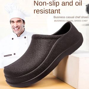 Sandals Men's Anti-skid Oil Resistant Waterproof Wear-resistant Lightweight Lazy Beach Fashion Casual Chef Shoes