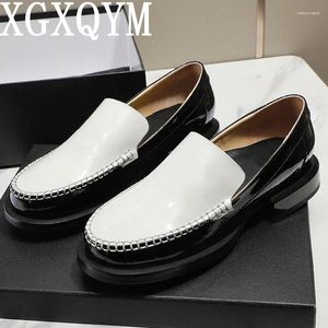 Vestido sapatos patentear couro preto branco mulheres oxfords de baixo salto mistura colorido mocassins escritórios de escritório ladrias de moda redonda do dedo do pé