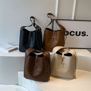 LE 5 A 7 Bolsa de ombro de bolsa de designer Bagado de balde LE 37 Letras de ouro com fivela metálica Bolsa de luxo de grande capacidade Bolsas de couro sólido TE041 C4