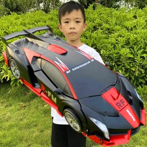 Samochody 1:12 36cm RC Robot Gest Sensing Deformacja Fighting Robots Modles Transformation Remote Control Cars Prezenty dla chłopców