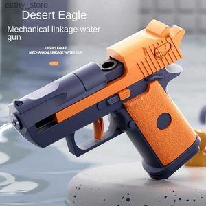 Gun Toys Mini Desert Eagle Water Gun Munual Operation Small Pistol Outdoor Beach Toy Mechanical Meathual Water Gun for Kidsl2404