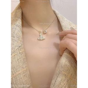 Designer Viviane Westwood Jewelry Empress Dowager Nanas Matching Pin Saturn Chain Necklace Personalized Fashionable Minimalist and Trendy Design Chain 16
