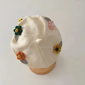 Hats Sceinret Beret para meninas, estilo francês Winter Warm Artista clássico Caps de gorro com flores de crochê em 3D