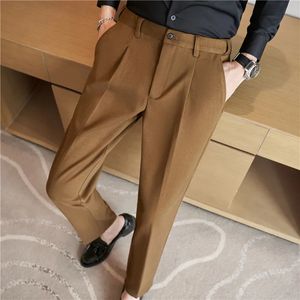 Mężczyźni zagęszczone wełniane garniturowe spodnie Zima swobodna elastyczna sukienka Slim Fit Sukiewa Brązowe Pantalon Homme Men Odzież 240412