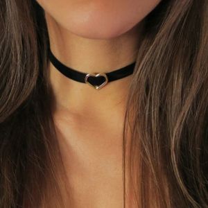 Halsband klassiska gotiska tatuering svart sammet choker halsband hjärthänge halsband för kvinnor mode strand semester smycken n0370