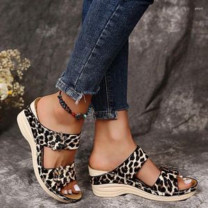 Pantofole scarpe da donna 2024 slingbacks leopardo estivo stampato donna casual donna decorazione fiore sandali