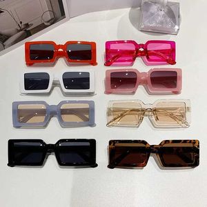 Occhiali da sole Nuovi occhiali da sole rettangolo piccolo telaio da sole Giaccia di gelatina di gelatine Donestri per viaggi estivi Eyewear Uv400 Oculos de Sol 240423