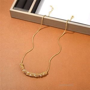 Halsband smycken designer slingan halsband designer halsband utsökt damer hänge diamant inlay charm elegant temperament mode