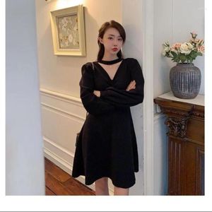 Casual Dresses Hepburn Style Dress Women's Autumn Winter Korean Elegant Edition Celebrity Vintage V-hals midja stickad A-line kjoltrend