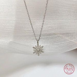 Pendants HI MAN S925 Sterling Silver Korean Cubic Zircon Snowflake Pendant Necklace Woman Fashion Clavicle Chain Elegant Jewelry Gift