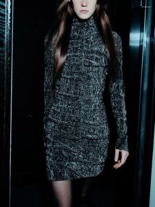 Casual klänningar Vinterkläder för kvinnor Kort hög nacke samlade detalj Metalltrådklänning långärmad nattfest bodycon