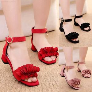 Slipper Sandalias Kid Schuhkinder Sandalen Sandalen neue Mädchen Prinzessin Schuh Low Heel Girl Sandalen mittlere Mädchen Schwarz Performance Schuh2404