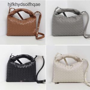 Magnetic New Crossbody Cowhide Purse Large Designer Buckle Winter Underarm Capacity Venets Bags Hop 24 Mini Women Bottegs Horn Handmade Womens Woven Cow Bag