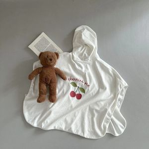 生まれた女の子の男の子フランネルバスタオル幼児幼児シャワーフーディーバスローブチェリー刺繍子供のスタッフ16y 240415