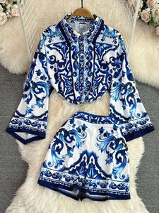 여름 휴일 파란색과 흰색 도자기 2 조각 정장 여성 플레어 소매 느슨한 셔츠 탑 + 꽃 인쇄 주머니 반바지 세트