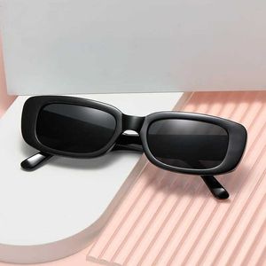 Солнцезащитные очки новые солнцезащитные очки классические ретро-квадратные бокалы женщин бренд винтажные путешествия маленькие прямоугольные солнцезащитные бокалы