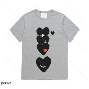 CDGS играет мужская футболка для мужчин Дизайнер Дизайнер Футболки камуфляж Любовь Одеждая Графическая Тройная Сердце за буквы на груди хип -хоп развлекательные печатные рубашки дышащие футболка 114