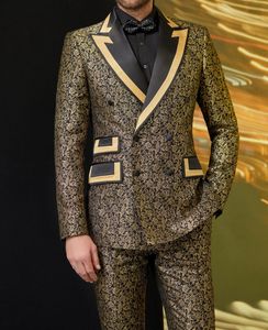 Handsome Gold Mens Suit Mönster Tryckt toppade Lapel Men's Wedding Tuxedos Två stycken Brudgum Bär dubbelbröst Formella promkvällsblazrar med jackor och byxor