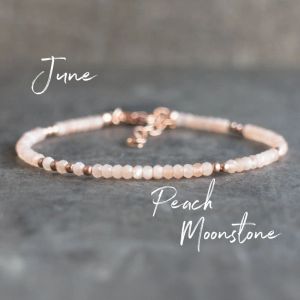 Strängar juni Birthstone Armband, Peach Moonstone Armband, Bridesmaid gåvor, juni födelsedagspresent till henne, Pink Moonstone Jewelry