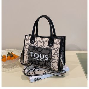 Frühlings- und Sommer -Neukapazität Frauenbeutel Personalisierte Designmuster Spleißen Beliebtes Buchstaben TOTE CROSSBODY BAG Handheld Pendeln