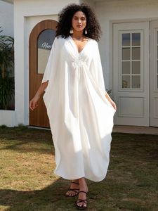 Weiße Frauen Kaftan Robe V-Ausschnitt Chinesischer Knoten verheißungsvolle Strand Plus Größe Kleider Sommerferien Maxi Kleider Outfit Q1306 240418