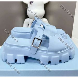 Sommerschaumläufer P Sandalen berühmte Designerinnen Frauen Sandalen Dreieck Monolith Slipper Plattform Flat Wedge Nappa Leder Weichstroh Flip Flop Strand Bezirka Schuh 111