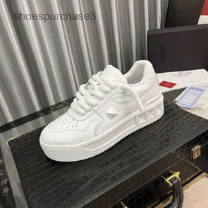 Top 2024 Shoe Mens Style Fashion Runner Walenttino Cowhide Sneaker v Pace той же мужчина спортивная обувь высокое повседневное качество MP8U NACT G6VQ