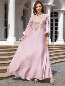 エスニック服Eidイスラム教徒の女性のためのドレスJalabiya Abaya Ramadan Long Dresses Abayas女性刺繍着着