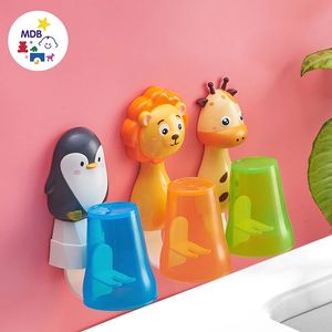 Holder Toothbrush Wall Kidshanging Cup Childbathroom Cartoon Organizer Rinse Mounted Mouth Children S Tandkräm med baby 240415