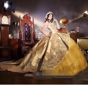 2018 Sparkly Gold Quinceanera Dresses Embrodiery Aptliques Beads Tiered Sweetheart 16 Sweet Birthday Party Gowns with Detachable T9394121